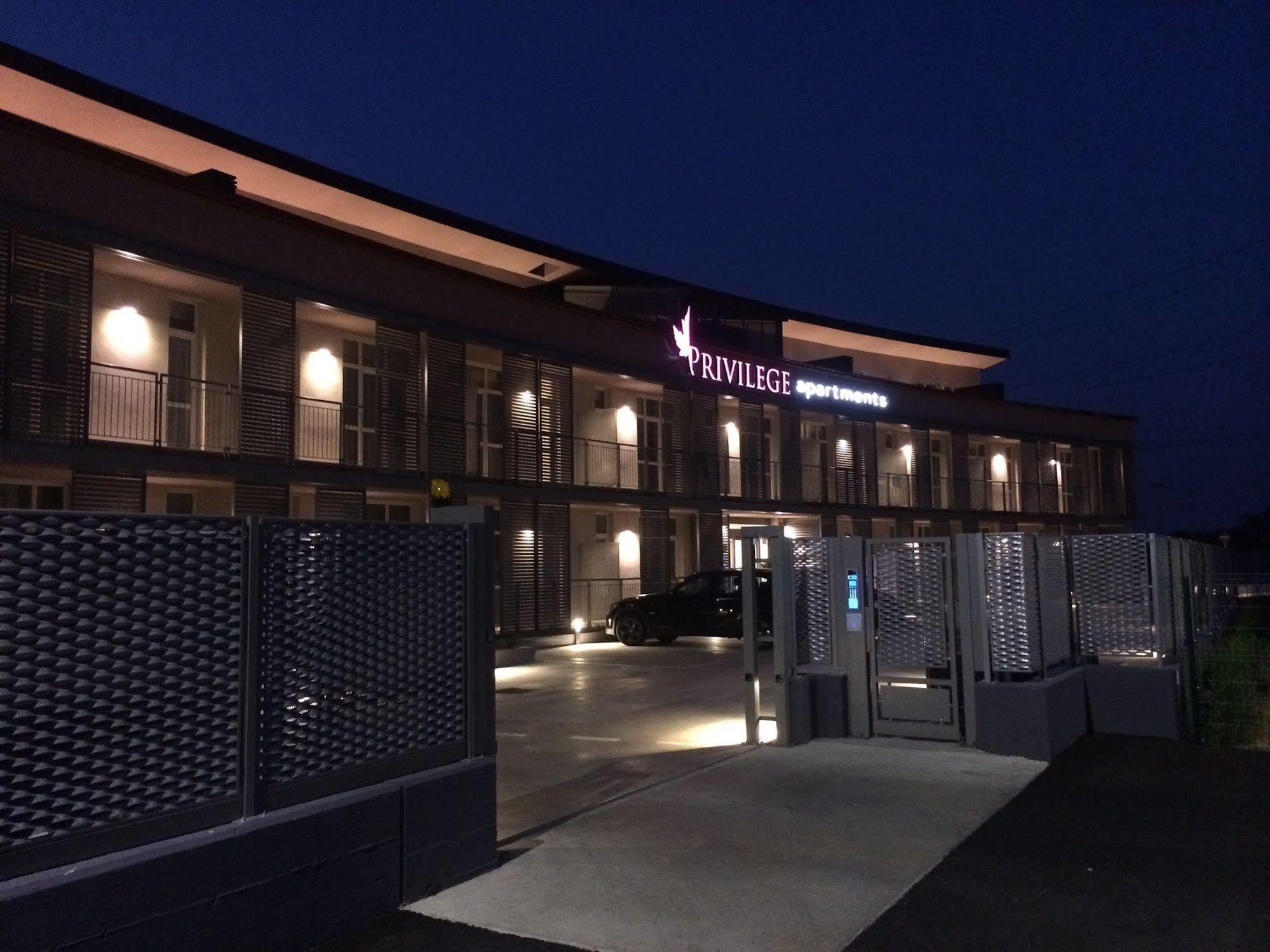 Privilege Apartments Vimercate Luaran gambar